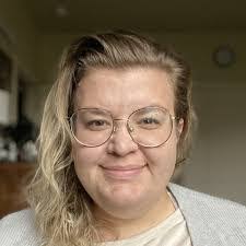 Rebecca Klinger's Instagram, Twitter & Facebook