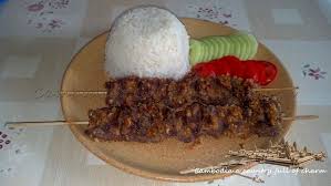 Brochettes De Bœuf Cambodgienne A La Citronnelle Sak Koh Aing Accompagner De Riz Du Cambodge Brochette Boeuf Brochette Cuisine Cambodgienne