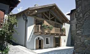 Chalet in vendita sulle alpi italiane, dolomiti, madonna di campiglio, cortina e nelle località sciistiche più esclusive. Vendita Appartamenti In Baita Di Montagna Melezet Bardonecchia Case Canuto Case Spagnole Cottage Di Montagna Baita