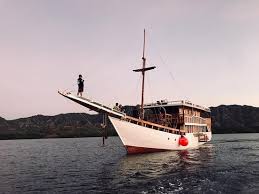 Until the 20th century, the work week was 6 days. Share Boat For Komodo Tour 3 Days 2 Night The Boat Will Depart Every Friday Until Sunday There Are 3 Kinds Of Price And The Price Base On Type Of Cabin