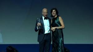 Scott was married to jeff bezos, founder of amazon and blue origin, from 1993 to 2019. Billionaire Amazon Ceo Jeff Bezos And Wife Mackenzie Splitting After 25 Years Abc News