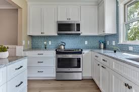 What kind of cabinet pulls go with stainless steel appliances? Newly Renovated Kitchen Has All New Stainless Steel Appliances And A Fresh Look With White Cabine Kitchen Cabinets Kitchen Cabinets Decor Grey Kitchen Cabinets