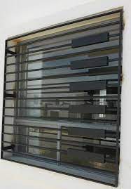Diseño de rejas para ventanas modernas, ideales para casas contemporaneas donde se busca un balance entre la seguridad y la estética. Proteccion De Ventana Villas Buganvilia Ventanas Modernas Rejas Ventanas Diseno Ventanas