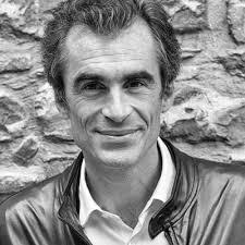 Robin Samson's Instagram, Twitter & Facebook