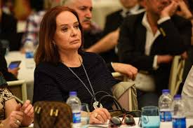 Türk sinema ve dizi oyuncusudur. Mujde Ar Dan Erdogan A Sira Sanatcilarin Dilinin Kopartilmasinda Mi Korkmuyorum Evrensel