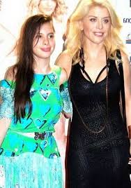 Check spelling or type a new query. Biografia Elena Boncea Fiica Cuplului Andrei Boncea De La Pro Tv Si A Cantaretei Loredana Groza Un Iminent Debut Pe Scena Muzicala Romaneasca