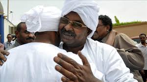 كشف نادي أعضاء النيابة العامة في السودان، أن القوة المكلفة بحراسة منزل صلاح قوش، مدير جهاز الأمن والمخابرات الوطني السوداني السابق، تمنع تنفيذ أمر القبض عليه وتفتيش. Ø®Ù…Ø³Ø© Ù…Ù„ÙØ§Øª Ø§Ø³ØªØ¯Ø¹Øª Ø¹ÙˆØ¯Ø© ØµÙ„Ø§Ø­ Ù‚ÙˆØ´ Ù…Ø¯ÙŠØ±Ø§ Ù„Ù„Ù…Ø®Ø§Ø¨Ø±Ø§Øª Ø§Ù„Ø³ÙˆØ¯Ø§Ù†ÙŠØ©
