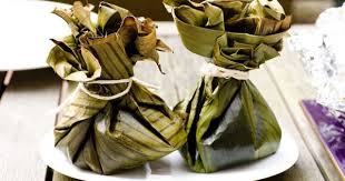 The First Tropical Party I M Throwing I Ll Be Serving Food In Banana Leaves African Food Food Africa Food