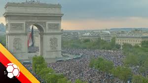 He operates primarily as a central midfielder, but can also be deployed as an attacking midfielder. Frankreichs Prasident Emmanuel Macron Tanzt Mit Paul Pogba Und Benjamin Mendy Den Dab