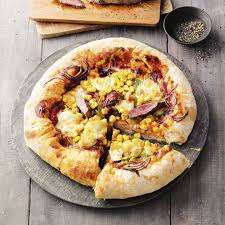 Order Pizzas From The Nearest Pizza Hut Store And Enjoy With Your Friends And Family Pizza Hut Pizza Food