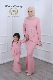 Get the perfect family photo on raya with style! 30 Trend Terbaru Baju Sedondon Ibu Dan Anak 2018 Lamaz Morradean