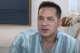 Bani mengunggah foto saat mereka merayakan baca juga: The Reason For Ari Wibowo To Convert To Christianity