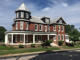 C 1909 Victorian Queen Anne For Sale In Spencer North Carolina Oldhouses Com Victorian Homes In 2019 House Styles Victorian Homes Queen Anne