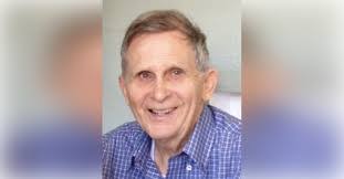 Laurie Howard's Instagram, Twitter & Facebook