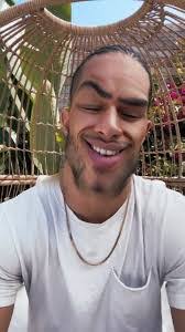 Eric Lustig's Instagram, Twitter & Facebook