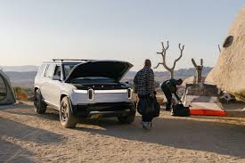 Rivian has also made deals with amazon to produce electric delivery vehicles and with ford to codevelop and share technology. Rivian R1t Pickup Launch Edition Coming Next Summer At 75 000 R1s Suv Launch Edition 77 500