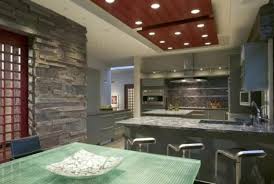 Poser Un Faux Plafond Cuisine Ilot Central Tabouret Design Amenagement Cuisine Moderne Modern Grey Kitchen Kitchen Design Modern Kitchen