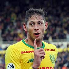 Fußballspieler translated between german and english including synonyms, definitions, and related words. Emiliano Sala Fifa Gremium Legt Ablose Fur Verstorbenen Profi Fest Fussball