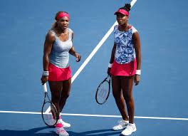Venus williams, american tennis player who, along with her sister serena, redefined the sport with her strength and superb athleticism. Venus Williams Starportrat News Bilder Gala De