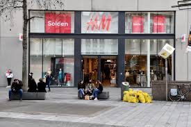 The apparel/ footwear retail brand has been valued at $ 39.9 billion. H M Sluit 2 Van 3 Winkels Op Meir In Hartje Antwerpen De Standaard Mobile