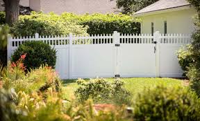 For a low picket fence i would do a t but using 2x 4 verticals. 5 Reasons To Not Build A Fence Yourself Superior Fence Rail Inc