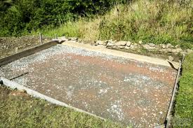 Wie Du Eine Bodenplatte Betonieren Kannst Fur Dein Gartenhaus Eine Ultimative Anleitung In 2020 Mit Bildern Bodenplatte Betonieren Bodenplatten Fundament Gartenhaus