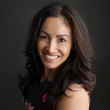 Lisa Giles's Instagram, Twitter & Facebook