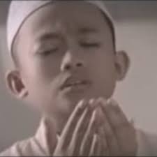 Lagu doaku yang dipopulerkan oleh iyeth bustami ini memang mempunyai makna yang mendalam tentang kerinduan kepada orang tua, berikut ini video klipnya : Lirik Lagu Wahai Ayah Dan Ibu Gambar Ngetrend Dan Viral