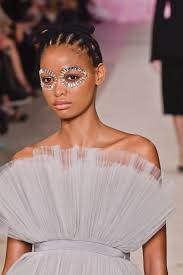 The Fall 2020 Makeup Trends We Can T Wait To Try Glamour Makeup Looks Glamour Makeup Runway Makeup