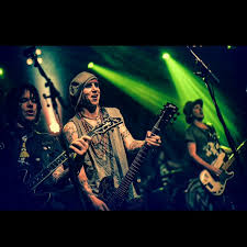 Pin By Jay Bee Art Alchemist On Guitars Galore Transvision Vamp My Chemical Romance Motley Crue