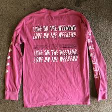 Ich kann nicht glauben, ich bekommen, um zu sehen ihr gesicht. John Mayer Tops John Mayer Love On The Weekend Long Sleeve Poshmark