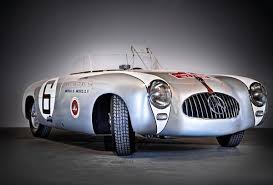Mercedes Benz Toasts Six Decades Of Sl Roadsters Mercedes Benz 300 Classic Mercedes Classic Cars