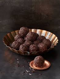 Rumkugeln Von Meike Chefkoch Rumkugeln Rezept Kekse Backen Rezept Pralinen Selber Machen Rezept