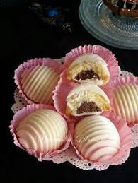 Escargot Sable Cacahuetes Et Chocolatblanc Gateauxalgeriens Algerie Aid Moroccan Desserts Desserts Biscuits