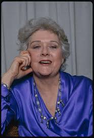 Ellen Currie's Instagram, Twitter & Facebook