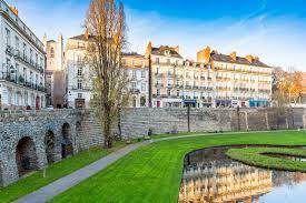 That said, nantes has strong historical connections with the adjoining region of brittany, and is the historical capital of the region (though not its official capital since the days of napoleon). 11 Tipps Fur Einen Perfekten Tag In Nantes Wofur Ist Nantes Bekannt Go