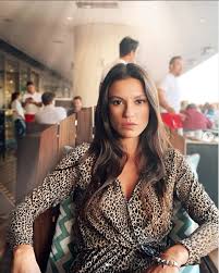 Yüsra geyik evli mi, eşi? Arka Sokaklar In Zelis I Yusra Geyik 15 Yildir Memur Gibi Para Kazaniyorum