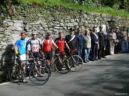 Rip wouter weylandt. weylandt fell at high speed during a descent 12.4 miles from the finish in northern italy and lay motionless on the roadside before paramedics removed his helmet and tried to resuscitate him. Mezzanego Un Anno Fa La Morte Di Wouter Weylandt Cronoscalata Per Ricordare Il Giovane Ciclista Genova 24