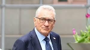 Robert De Niro continues work on Netflix miniseries Zero Day as cameras  roll in NYC ... acting icon plays former president in political thriller |  Daily Mail Online