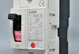 ตู้โหลดเซ็นเตอร์ เอบีบี เป็นตู้ 3เฟส(3phase) 4สาย(4wire) 240/415 vac with ground terminal ออกแบบมาเพื่อใช้สำหรับการป้องกันหลายวงจร โดยมีเมนเบรกเกอร์(mccbs. à¹€à¸šà¸£à¸„à¹€à¸à¸­à¸£ Breaker à¹€à¸šà¸£à¸à¹€à¸à¸­à¸£ Mitsubishi C V A Electric