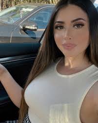 Lili Ramirez's Instagram, Twitter & Facebook