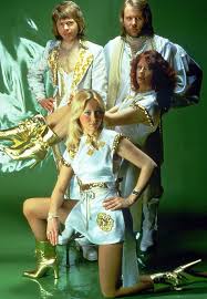 The holograms will be joined on stage with a live band in the new arena in east london from next may. Abba Die Besten Looks Der Kultband Gala De