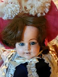 Any help to identify a missing top tooth in a dog?