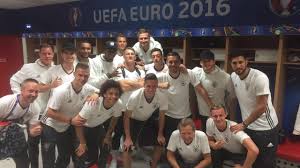 Auf wen deutschland wann und wo im achtelfinale treffen könnte beachten sie dabei bitte unsere regeln für leserkommentare. Em In Bildern Das Dfb Team Feiert Seinen Anfuhrer Eurosport Deutschland