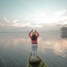 Selain pemandangan waduk taman wisata selorejo, kawasan waduk selorejo mampu dijadikan arena ski & jet ski dapat dinikmati oleh menikmati indah dan kesejukan selorejo, pengunjung hanya mengeluarkan uang rp 7.500 untuk tiket masuk. Waduk Selorejo Review Harga Tiket Masuk 2021