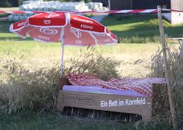 Ein bett im kornfeld (live). Das Echte Bett In Kornfeld Steht Definitiv In Fromberg