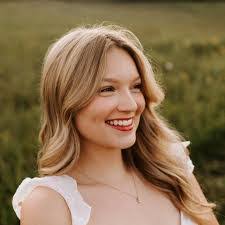 Carrie Jablonski's Instagram, Twitter & Facebook