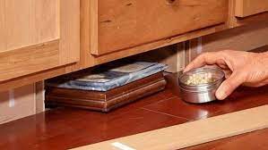 Kapı çelik kapı ev en üst kat dublex buraya kadar sıkıntı yok bahsettiğiniz tüm yerleri çoktan eledim gitti ama güzel taktik işe yararsa tabi. Aklinizi Alacak 16 Akilli Gizli Saklanma Yerleri Ev Duzenleme