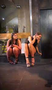 Careless drunk girls on the street - ThisVid.com HD phone wallpaper