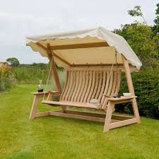 Ausgelesene Holzschaukel Designs Fur Ihre Gartengestaltung Holzschaukel Gartenmobel Holz Palettenmobel Im Freien